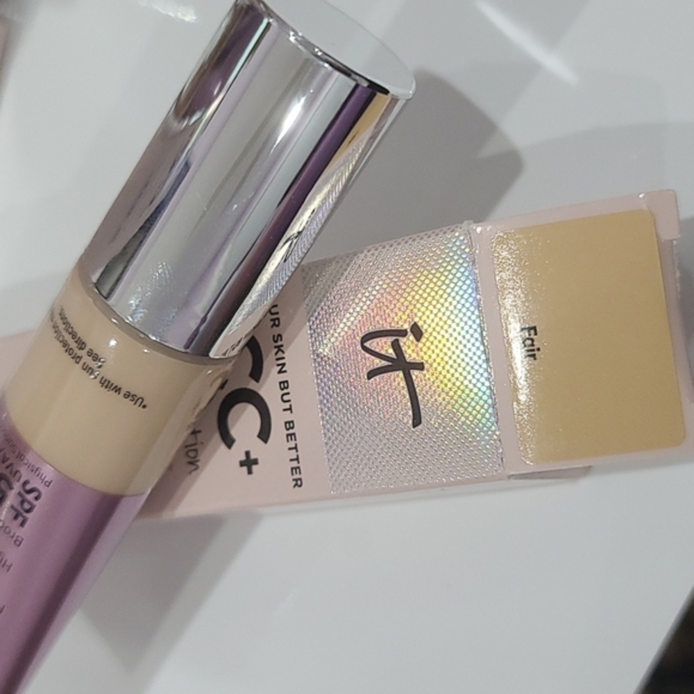 1/2 PRICE ✅ It Cosmetics CC+ Illumination SPF 50+ Anti-Aging ✨Exp 2026 NIB - Picture 8 of 16